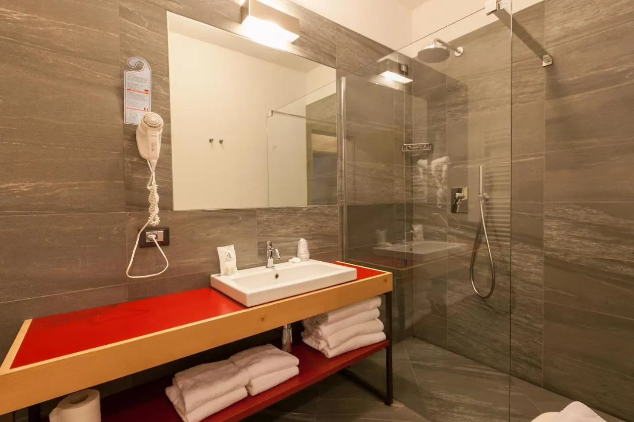 Hotel Delle Alpi Tonalepass 4*,