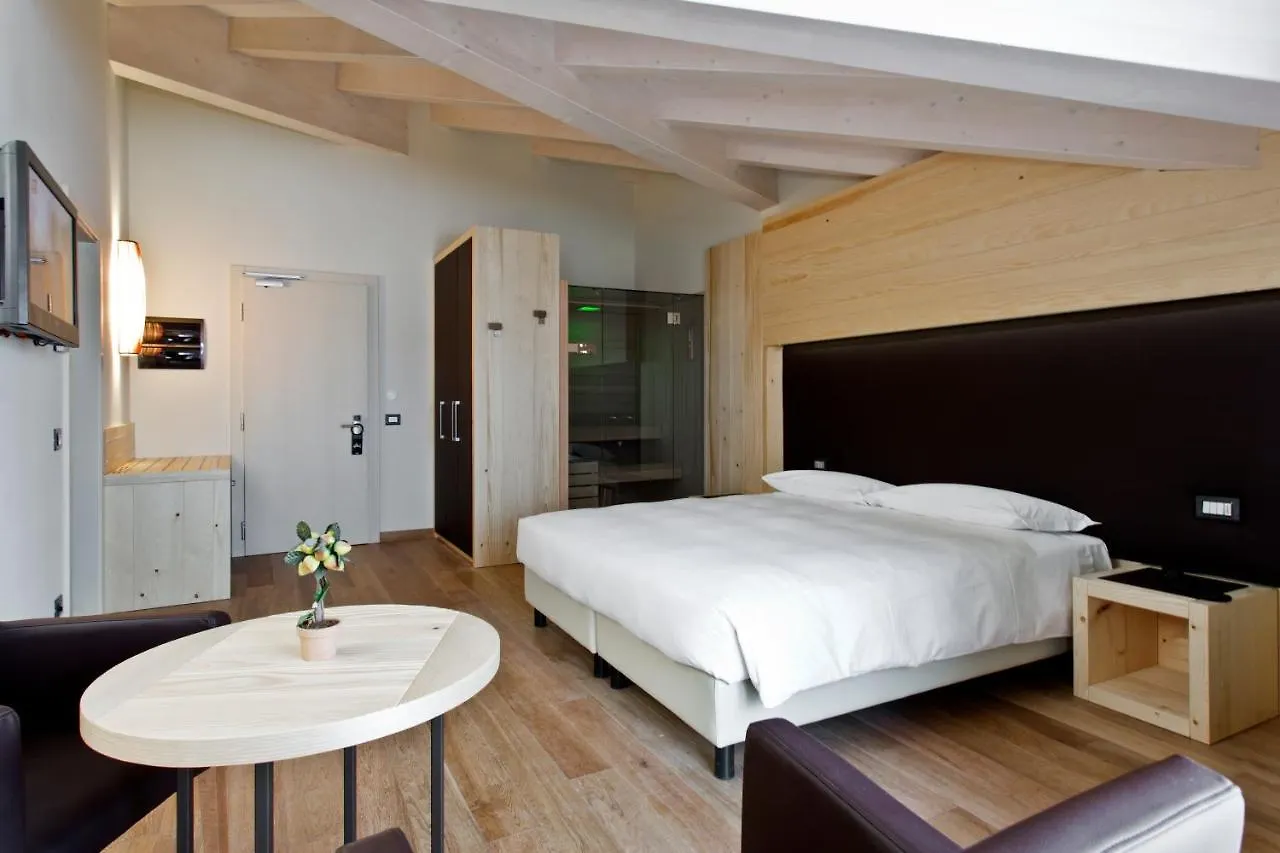 Hotel Delle Alpi Tonalepass 4*,  Italien